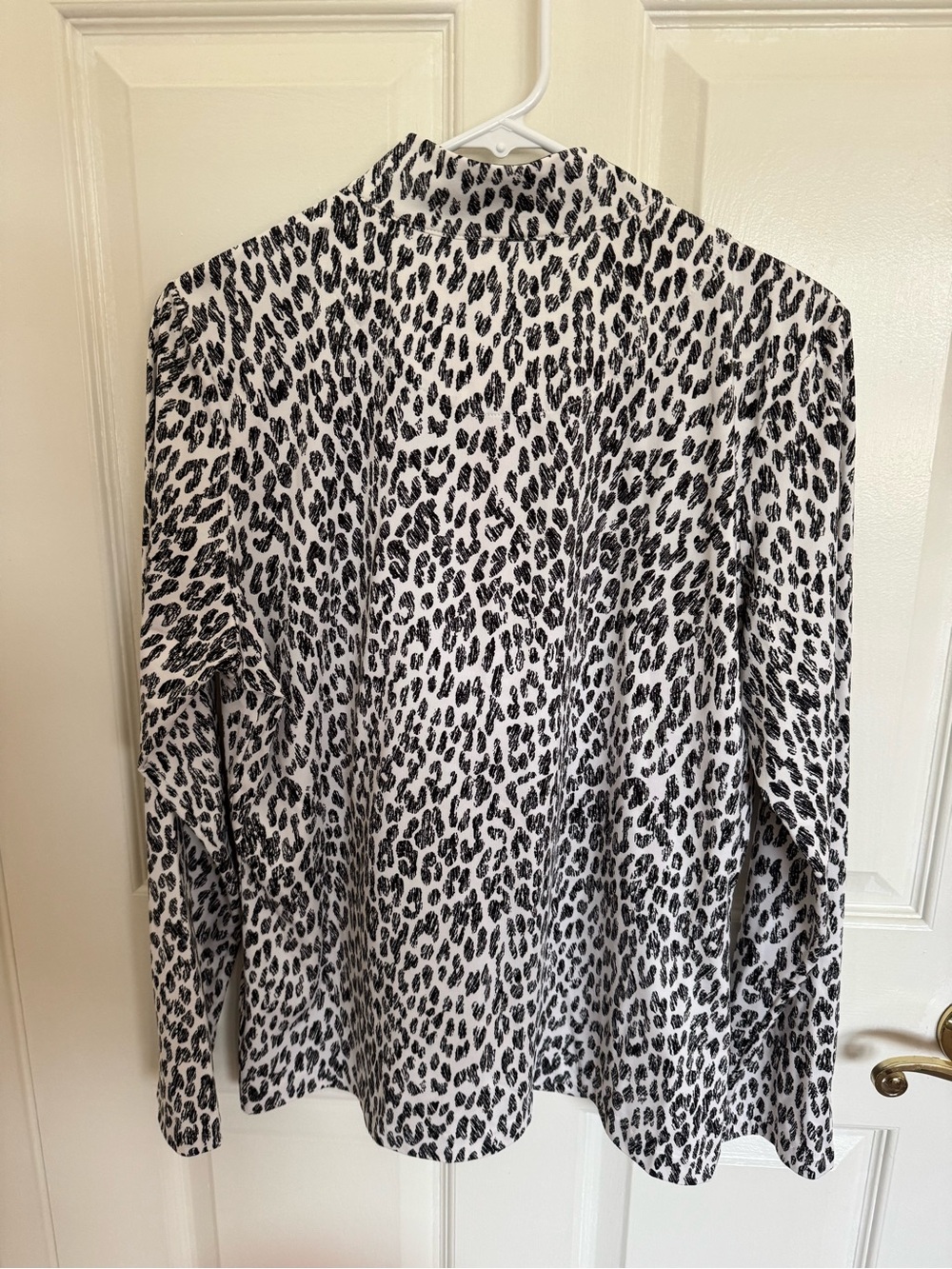 TAIL size large long sleeved golf shirt. EUC. Cool animal print. - Picture 3 of 5